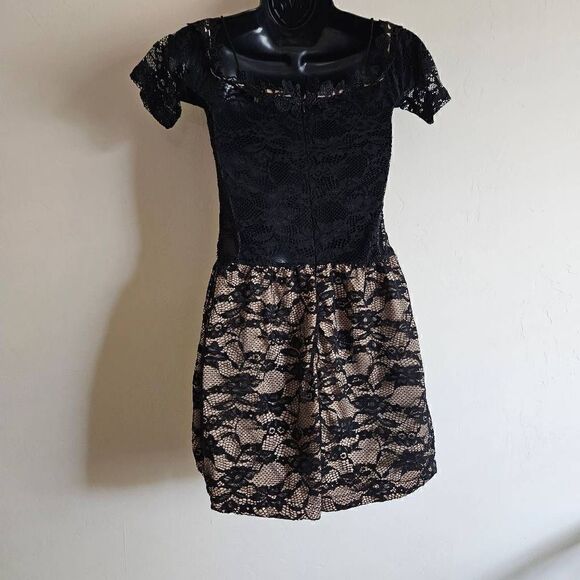 Top Chic Sheer Lace Romper - Picture 6 of 11